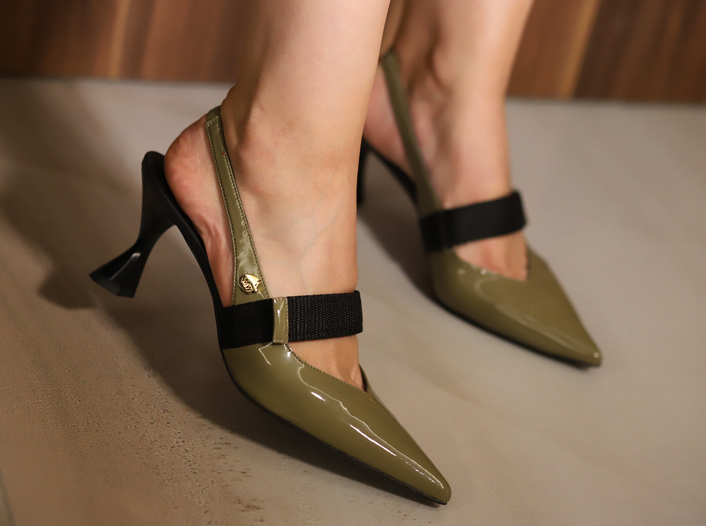 POINTED slingback